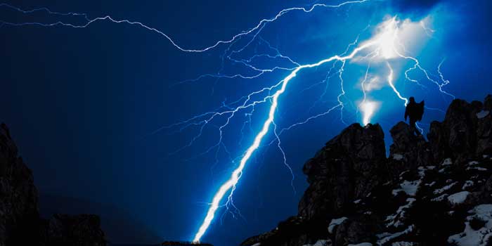 പാടത്ത് കളിച്ചുകൊണ്ടിരുന്ന നാല് കുട്ടികൾക്ക് ഇടിമിന്നലേറ്റു, കുട്ടികളുടെ ആരോഗ്യനിലയിൽ ആശങ്കപ്പെടാനില്ലെന്ന് ആശുപത്രി അധികൃതർ