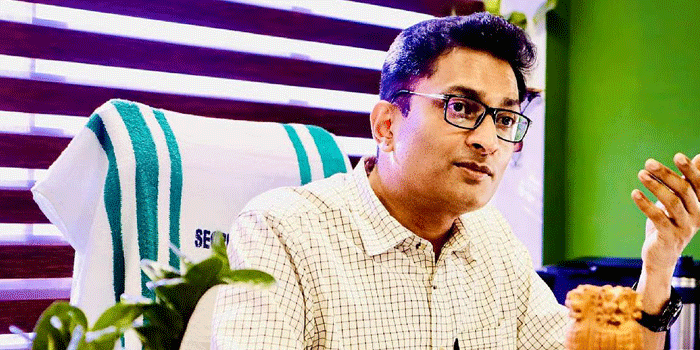 എൻ പ്രശാന്ത് ഐഎഎസിനെതിരെ വീണ്ടും അച്ചടക്ക നടപടി;  സർക്കാരിനെതിരെ സംസാരിച്ചതിന് നോട്ടീസ്; ഇത് എട്ടാമത്തെ പ്രാവശ്യമാണ് പ്രശാന്തിനെതിരെ നടപടി എടുക്കുന്നത്